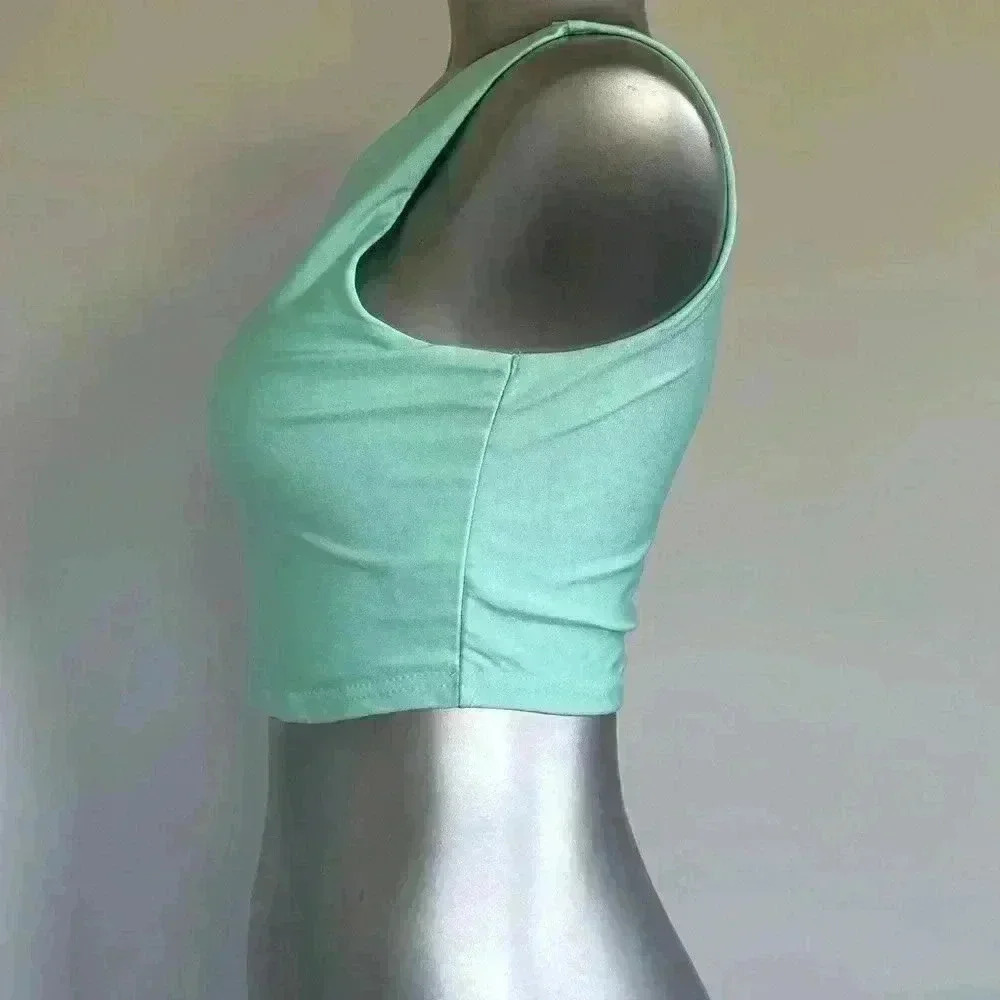Free | Active Crop Top - Picture 6 of 11